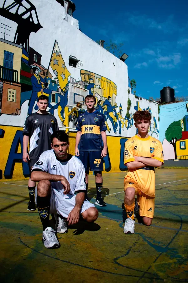 Plantel de Boca de Río Gallegos con la indumentaria 2026