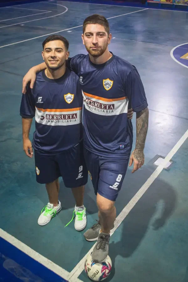 Jugadores del Club Gimnasio Chacabuco con la indumentaria 2026