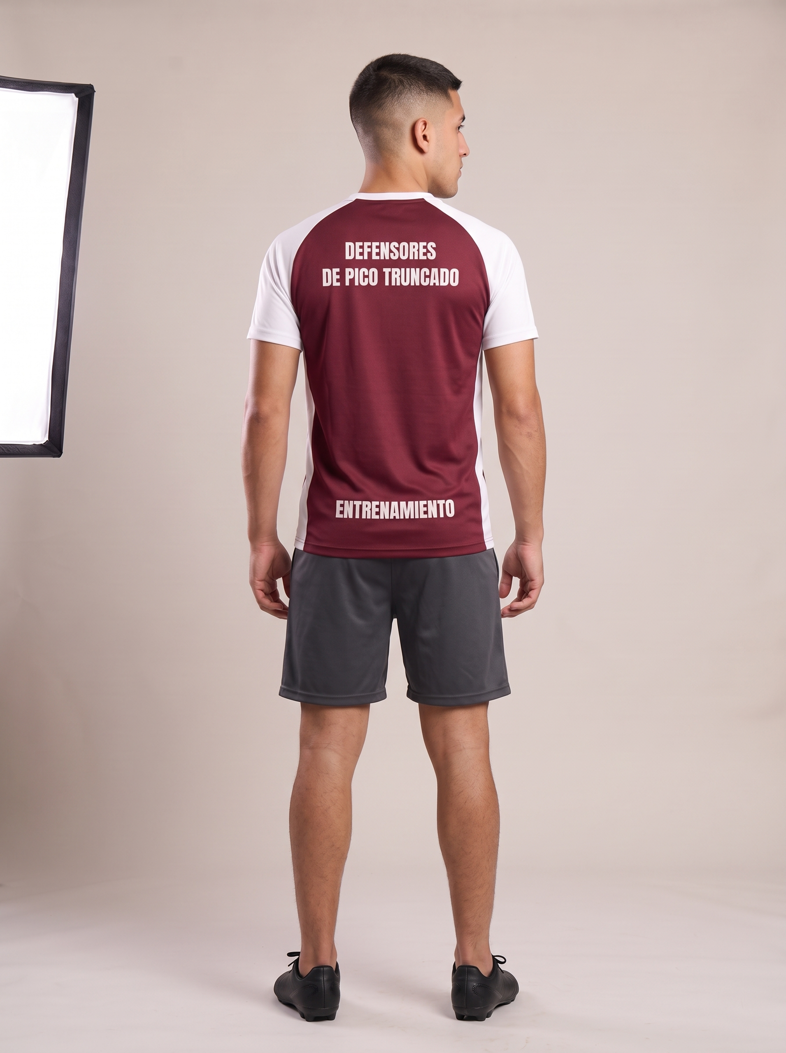 Remera de entrenamiento oficial 2026 de Defensores de Pico Truncado, espalda